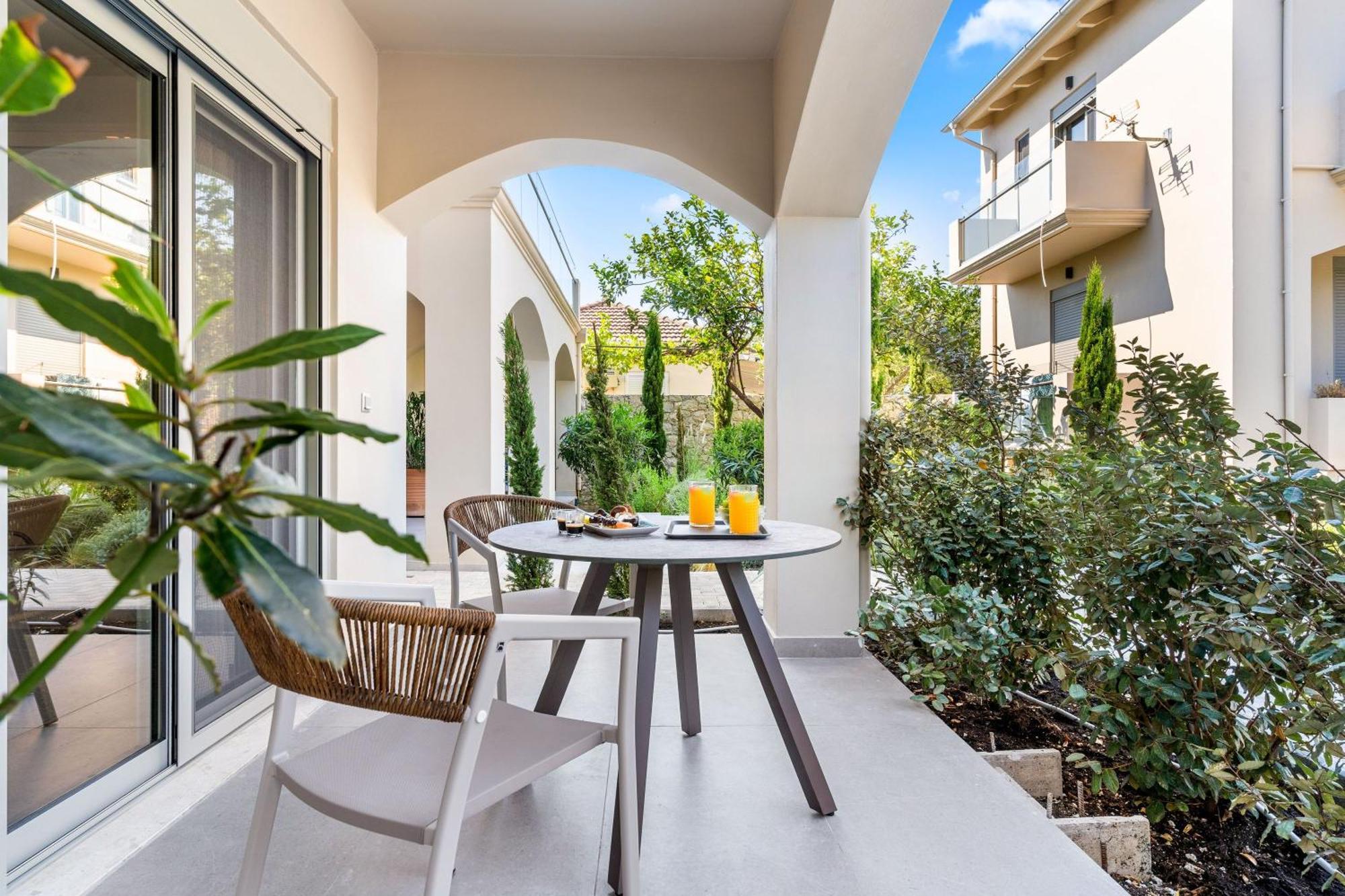 Blue Symphony Suites Apartments Nikiana Exterior photo